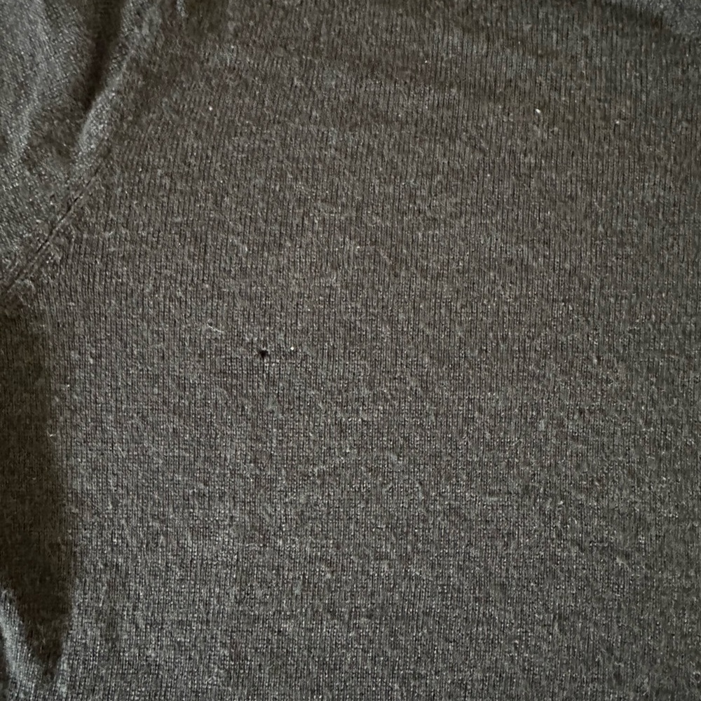 Calvin Klein Gray V-Neck Sweater size large nice sweater with fixable flaws - Picture 6 of 7